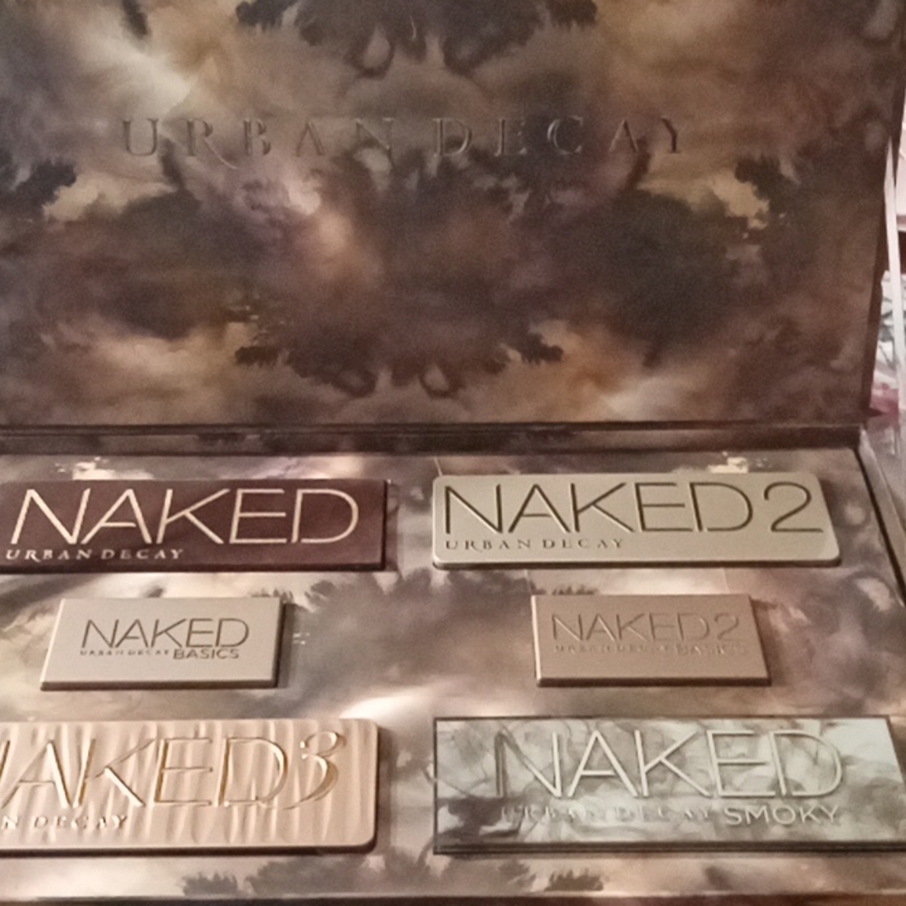 URBAN DECAY NAKED EYESHADOW VAULT